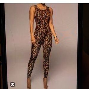 NWT JLUXLABEL LEOPARD PRINT JUMPSUIT